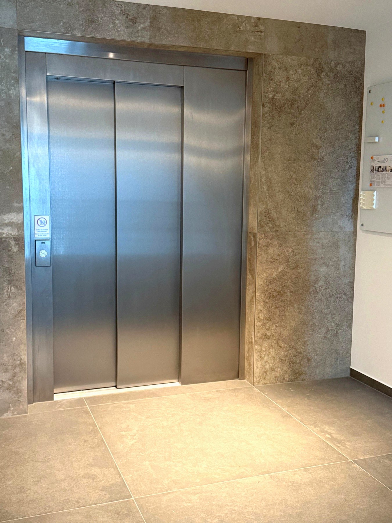 Aufzug im Gebäude